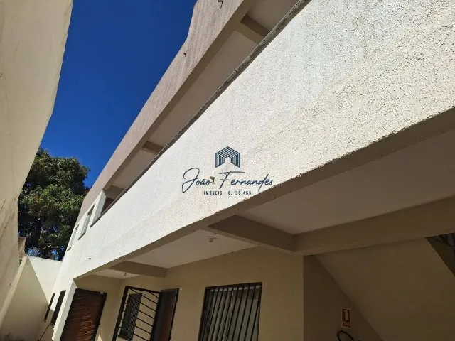 Alugo apto com 2 qtos e ótima localização!