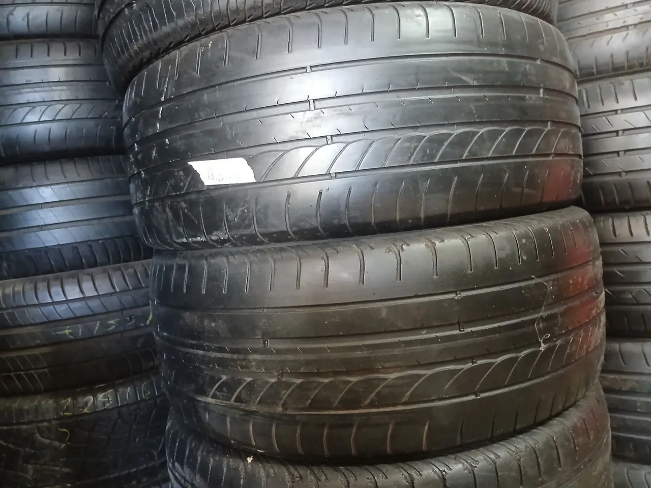 Jogo de pneus 215/50/17 Goodyear