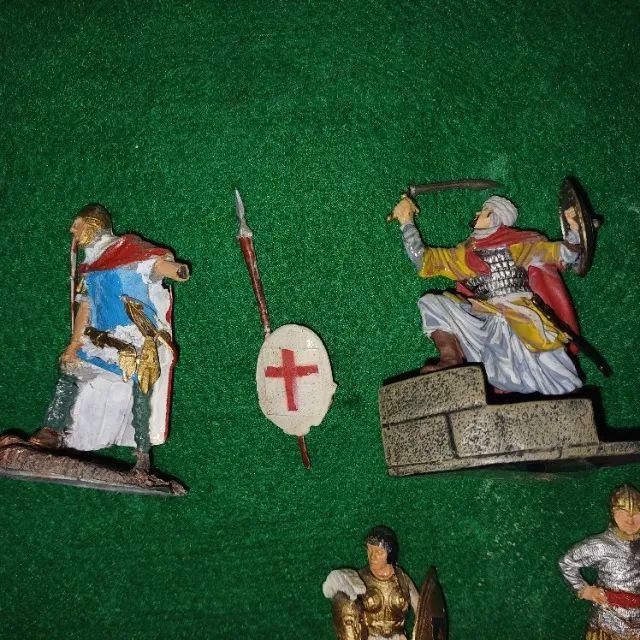 bonecos diversos montados e pintados  - Foto 3