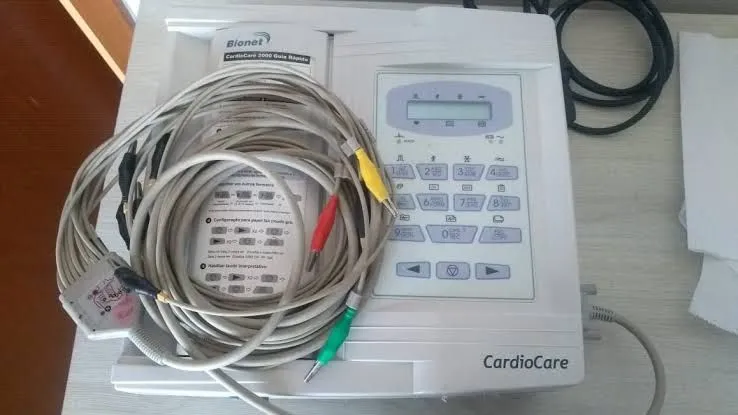 CardioCare 2000 - Aparelho de Eletrocardiograma