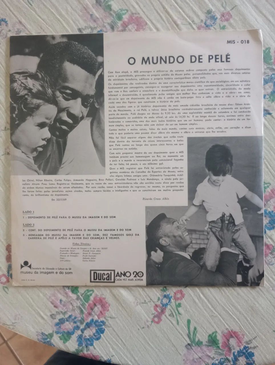 Disco de Vinil O Mundo de Pelé - Foto 3