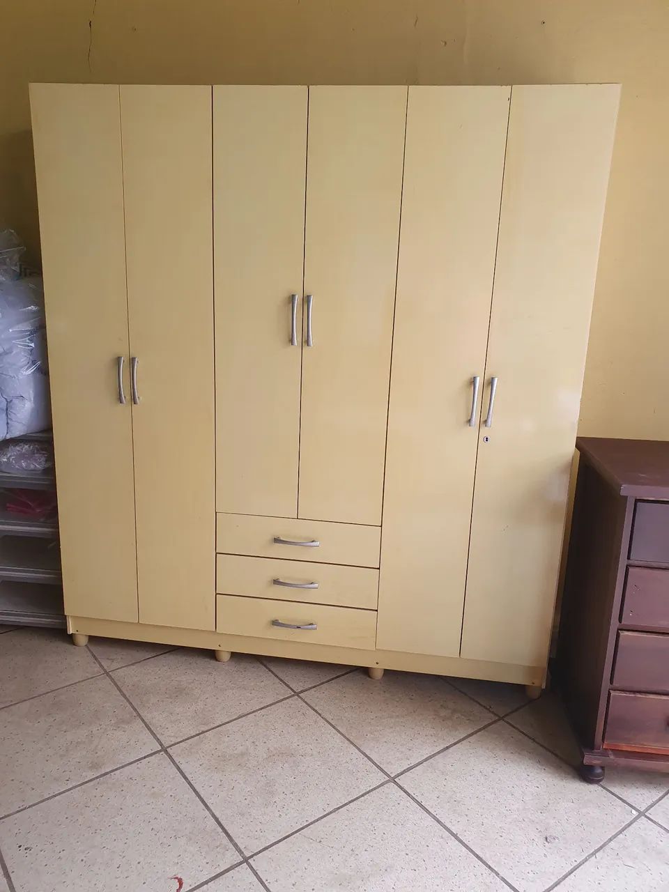 Guarda roupa bem conservado restaurado se quiser mando vídeo (entrego) - Foto 3