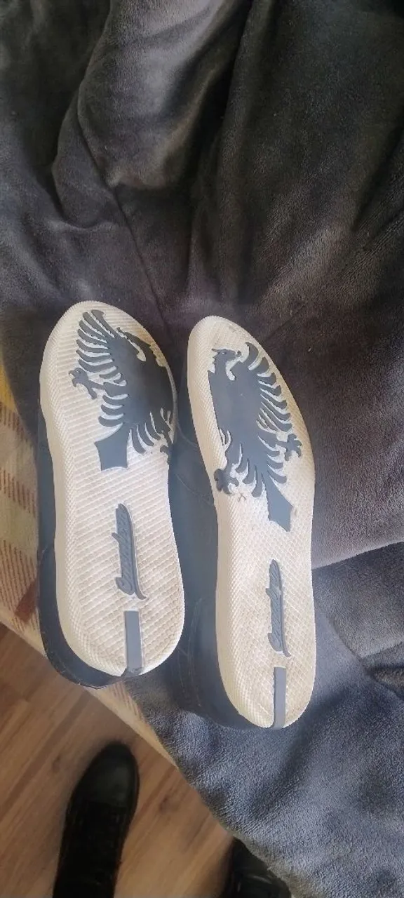 Sapatilhas com design de águia, exclusivas!