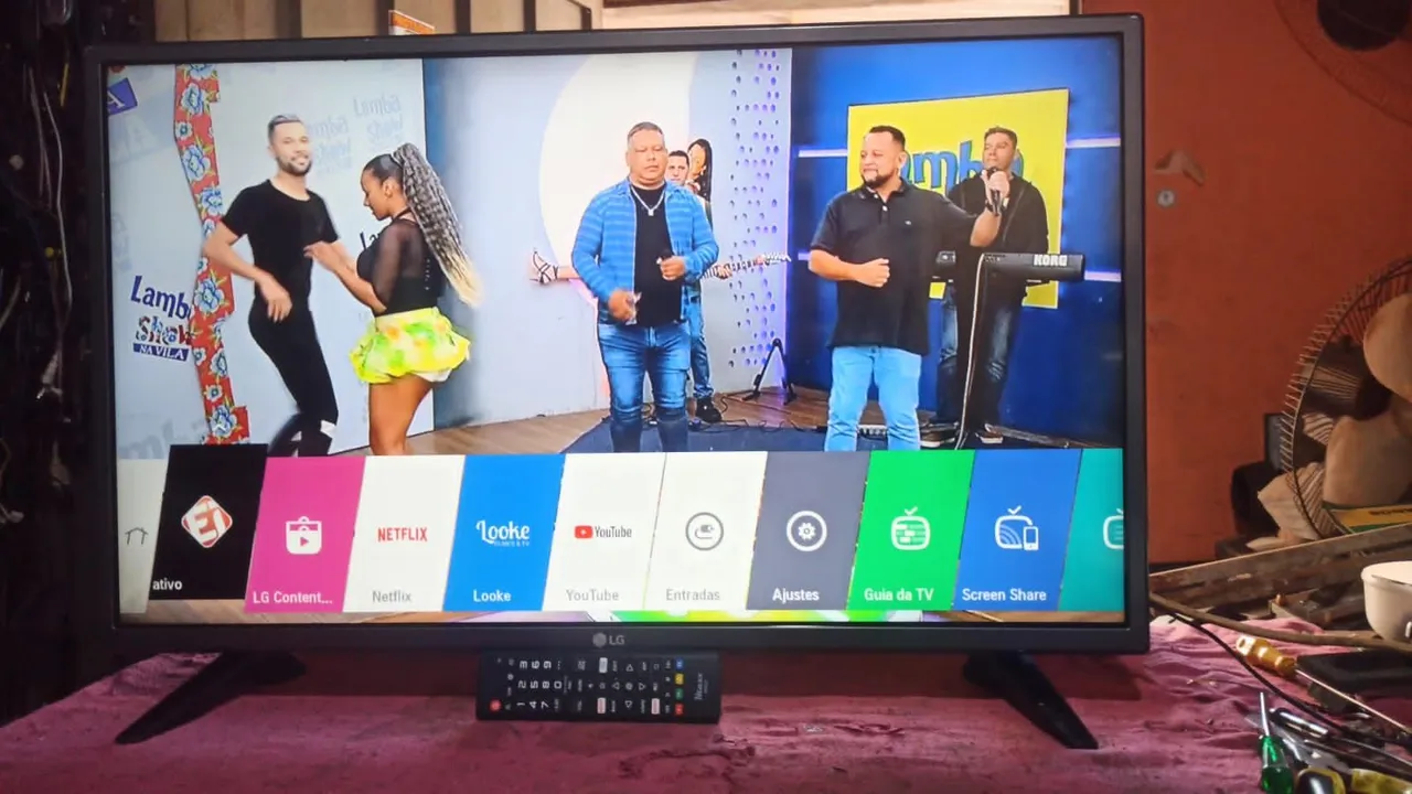 Vendo TV 32 smart lg Wi-Fi,USB,Hdmi tudo funcionando e garantia