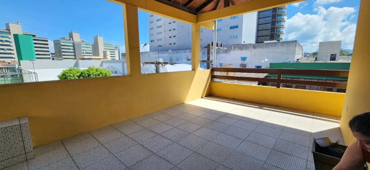 Casa 3 de dormitórios à venda na Agronômica