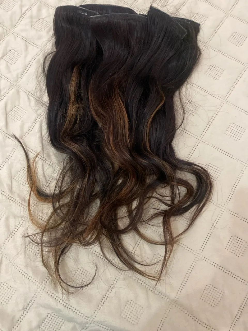 Cabelo castanho com mechas 45 cm 150 gramas 