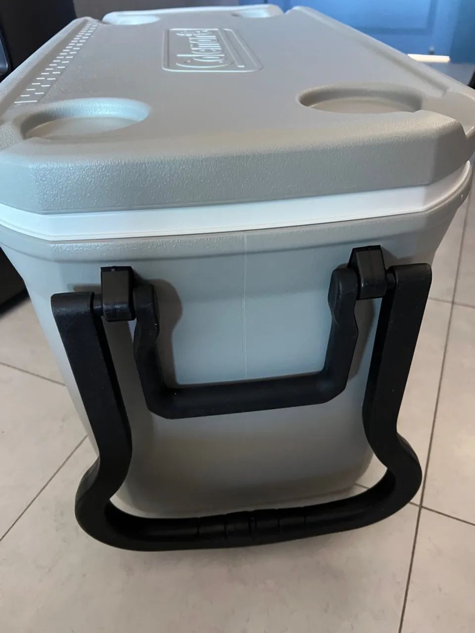 [Novo/lacrado] Cooler Coleman 62QT cinza com Rodas - Foto 3