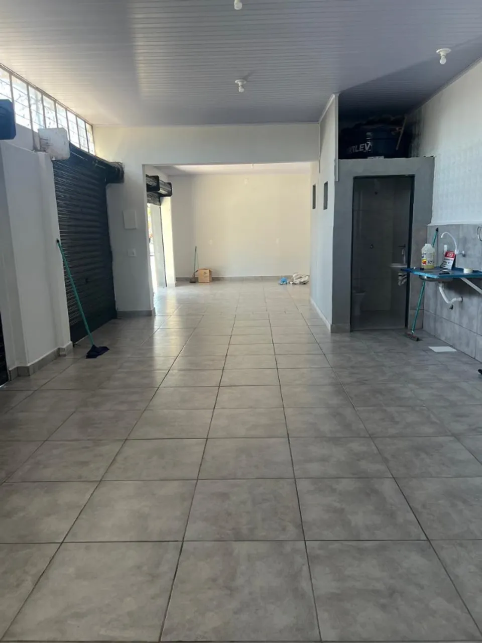 Sala comercial com 94 m2 St Aeroporto
