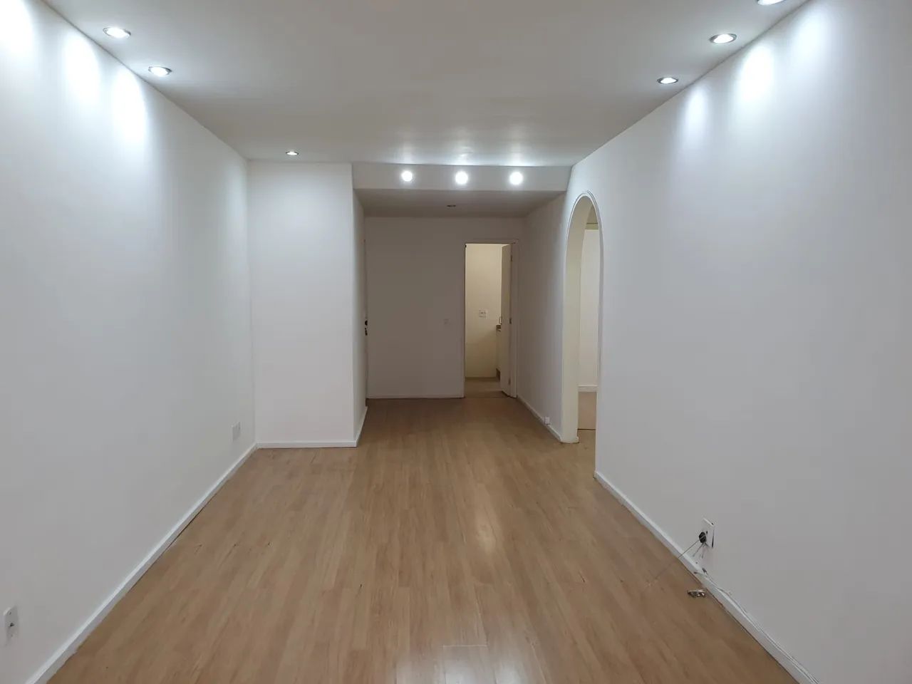 Apto Centro, amplo, sol, reformado, Av. Roberto Silveira, excelente preço  - Petrópolis -  - Foto 5