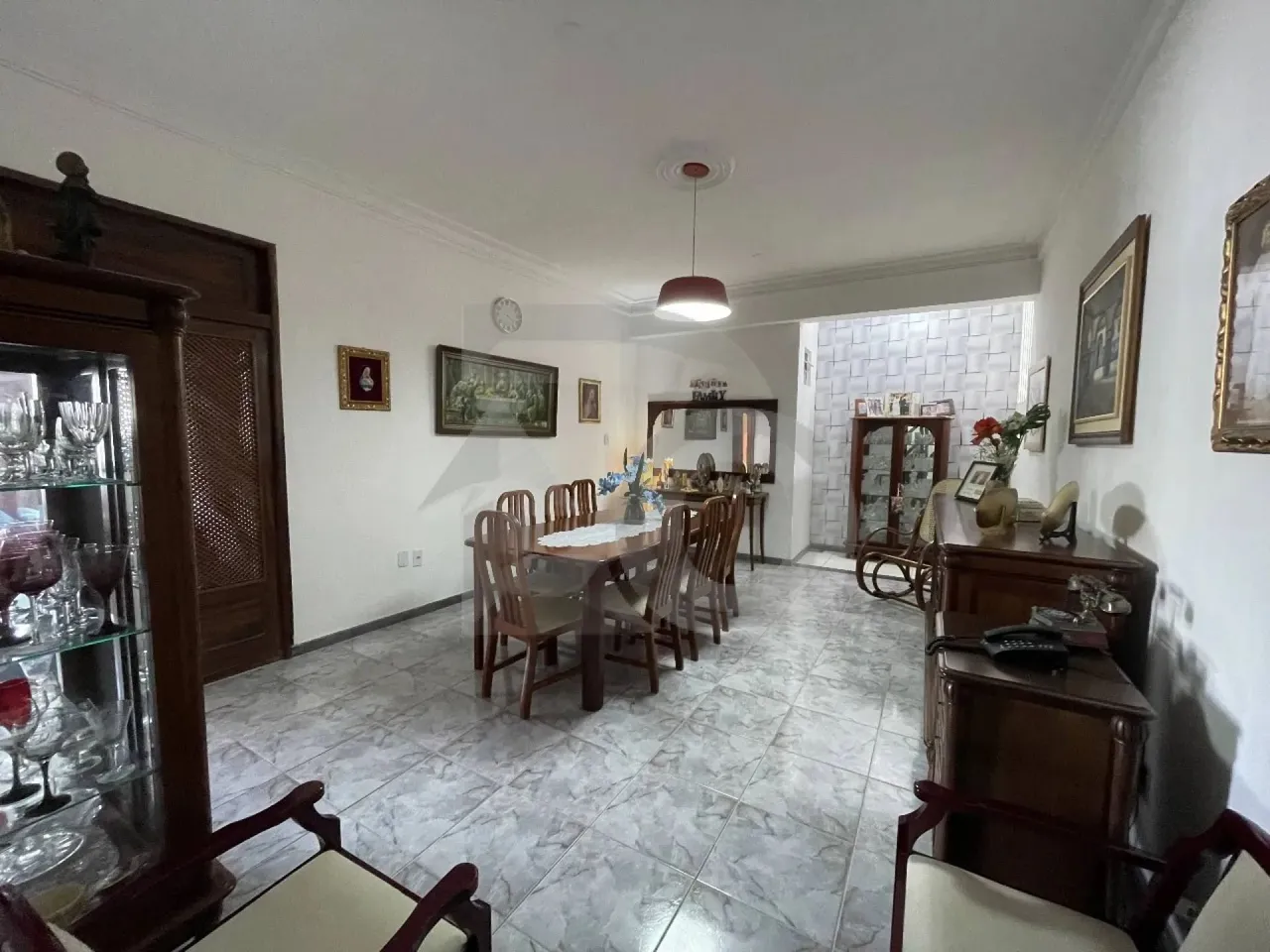 Casa Espaçosa com 3 Vagas de Garagem e Loja na Lateral no Grageru