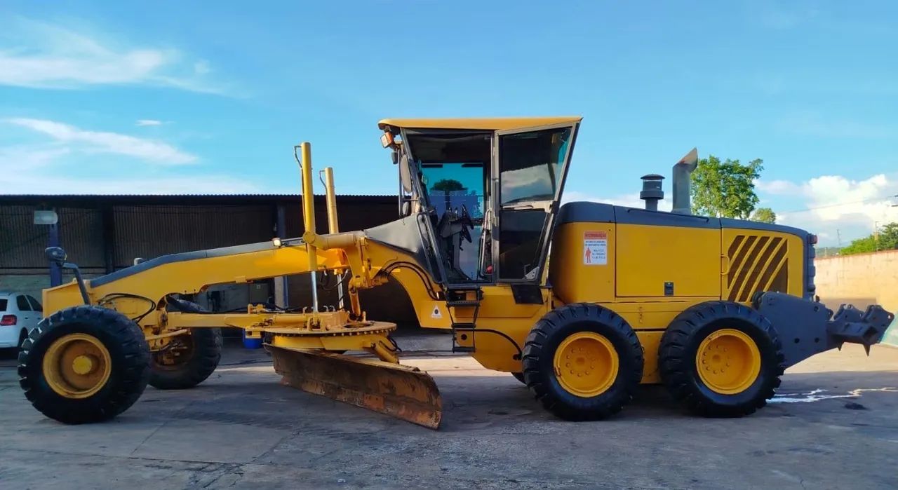 Motoniveladora Volvo G940 ano 2010 com 9300 horas, ar condicionado, em MG