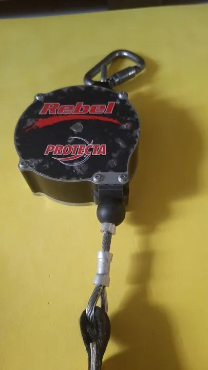 Trava-quedas retrátil Rebel Protecta
