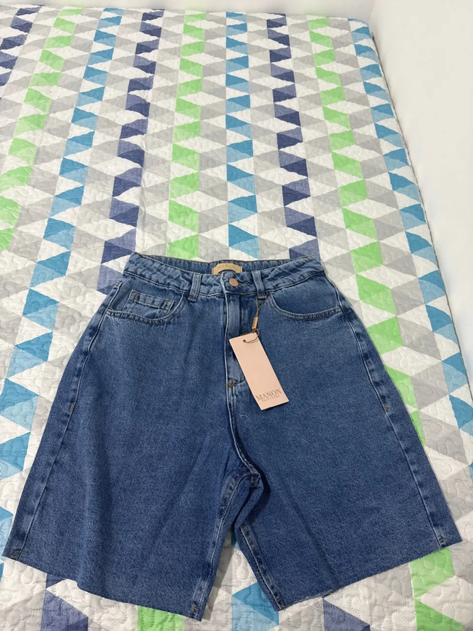 Vendo bermuda nova