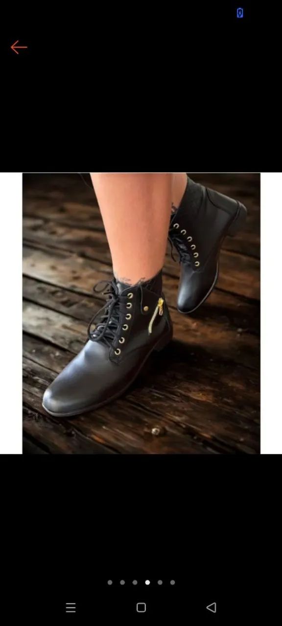 Bota feminina preta com zíper dourado - Foto 3