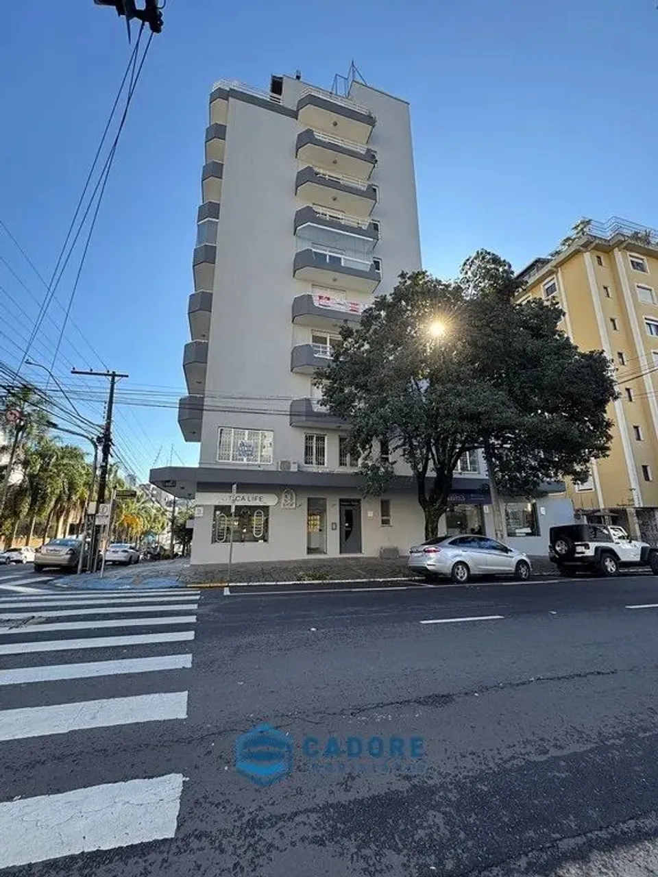 Apartamento três dormitórios no Centro