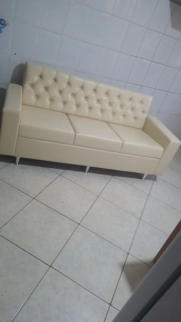  Sofá  de três lugares disponível pronta entrega