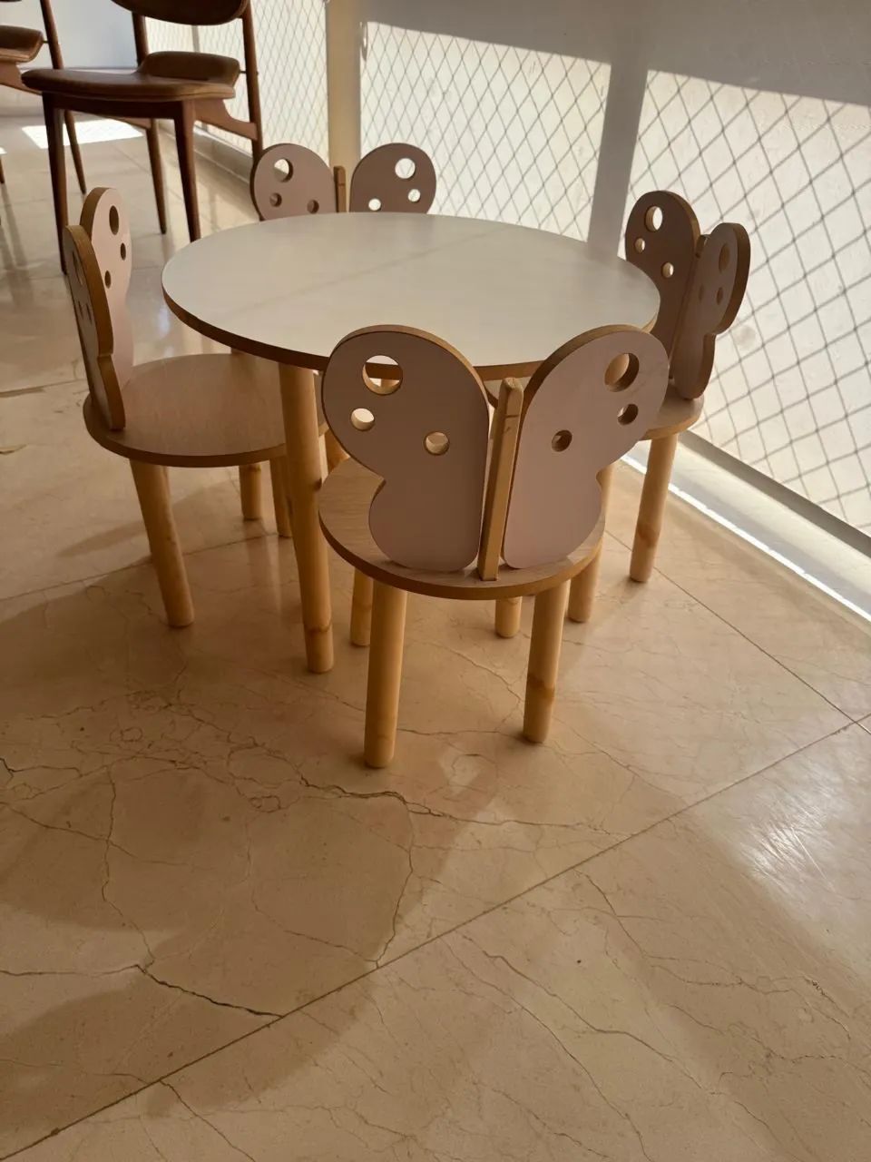 Mesinha de criança