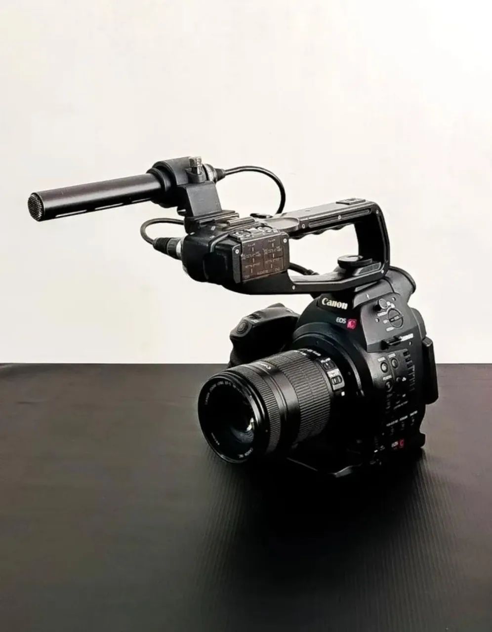 CANON　C100　プロっぽい　 Canon C100 Linha CINEMA + MIC Boom Sony - Câmeras e Filmadoras