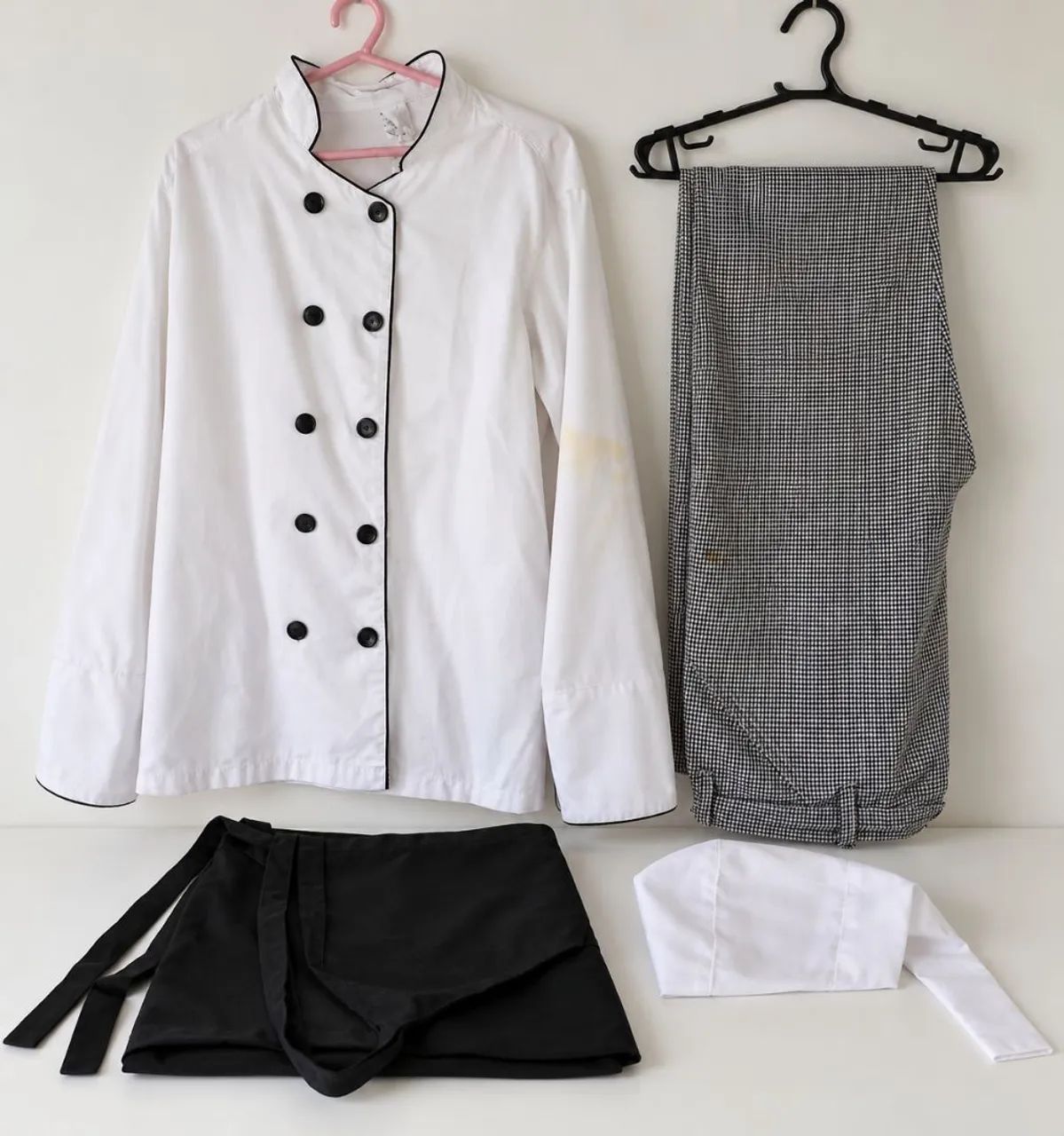 Kit Uniforme Hotelaria/Gastronomia - Doma, Calça, Avental e Touca