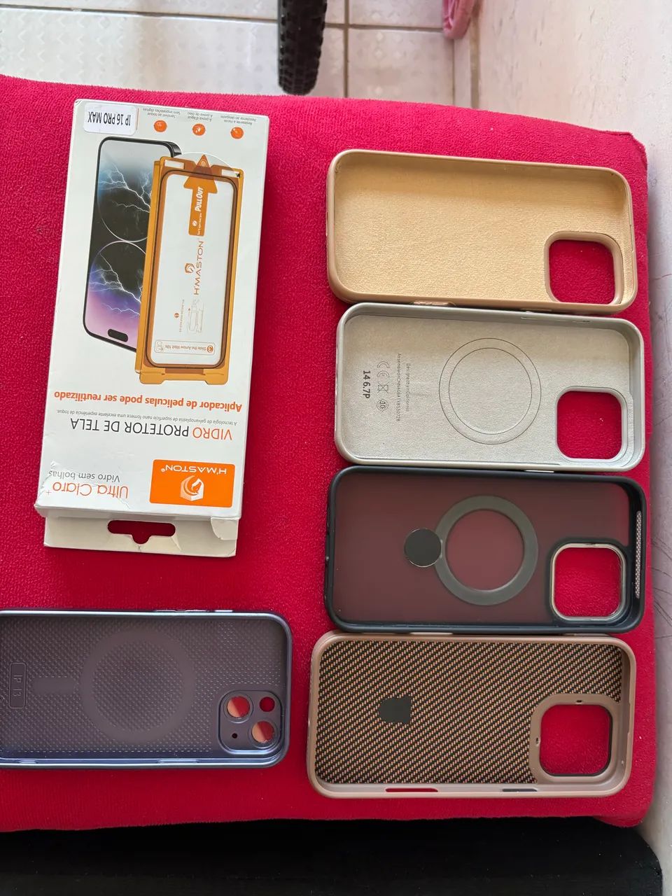 Capinhas de iPhone 16 Pro Max 14 Pro Max e iPhone 13 num passinho