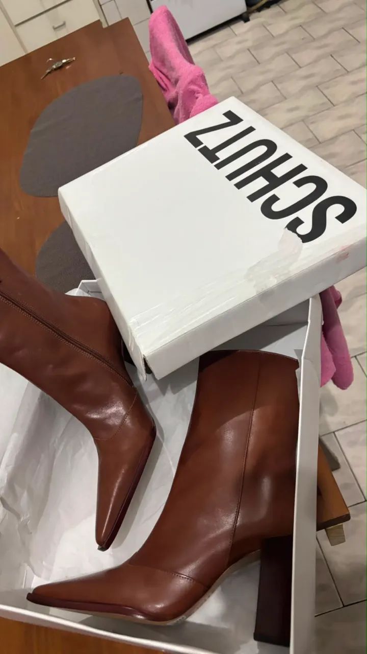 Bota de couro marrom Schutz