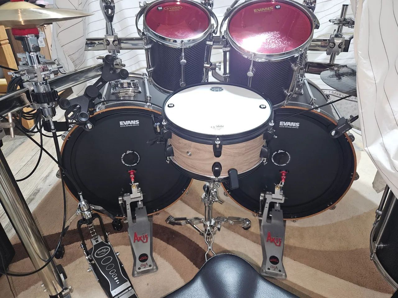 Caixa mapex 12x6 polegadas em madeira, Casco e aros em preto, adesivada em madeira clara - Foto 3