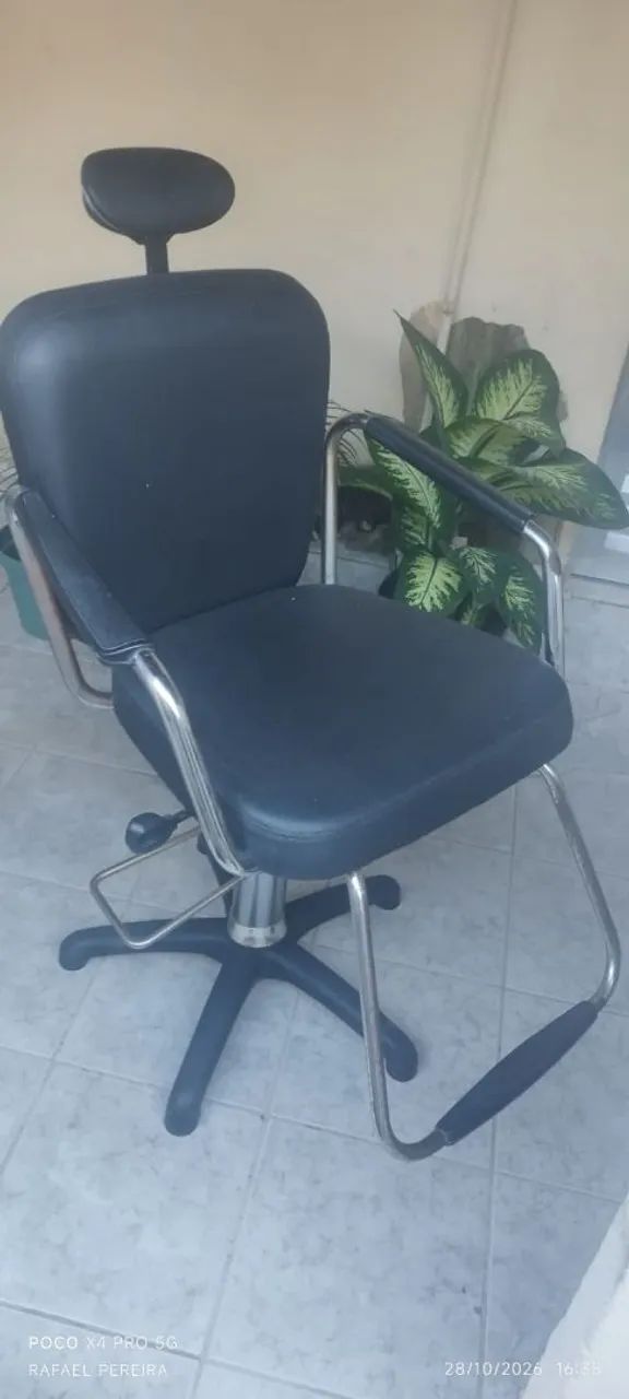 Vendo Cadeira de Barbeiro R$ 450  - Foto 2
