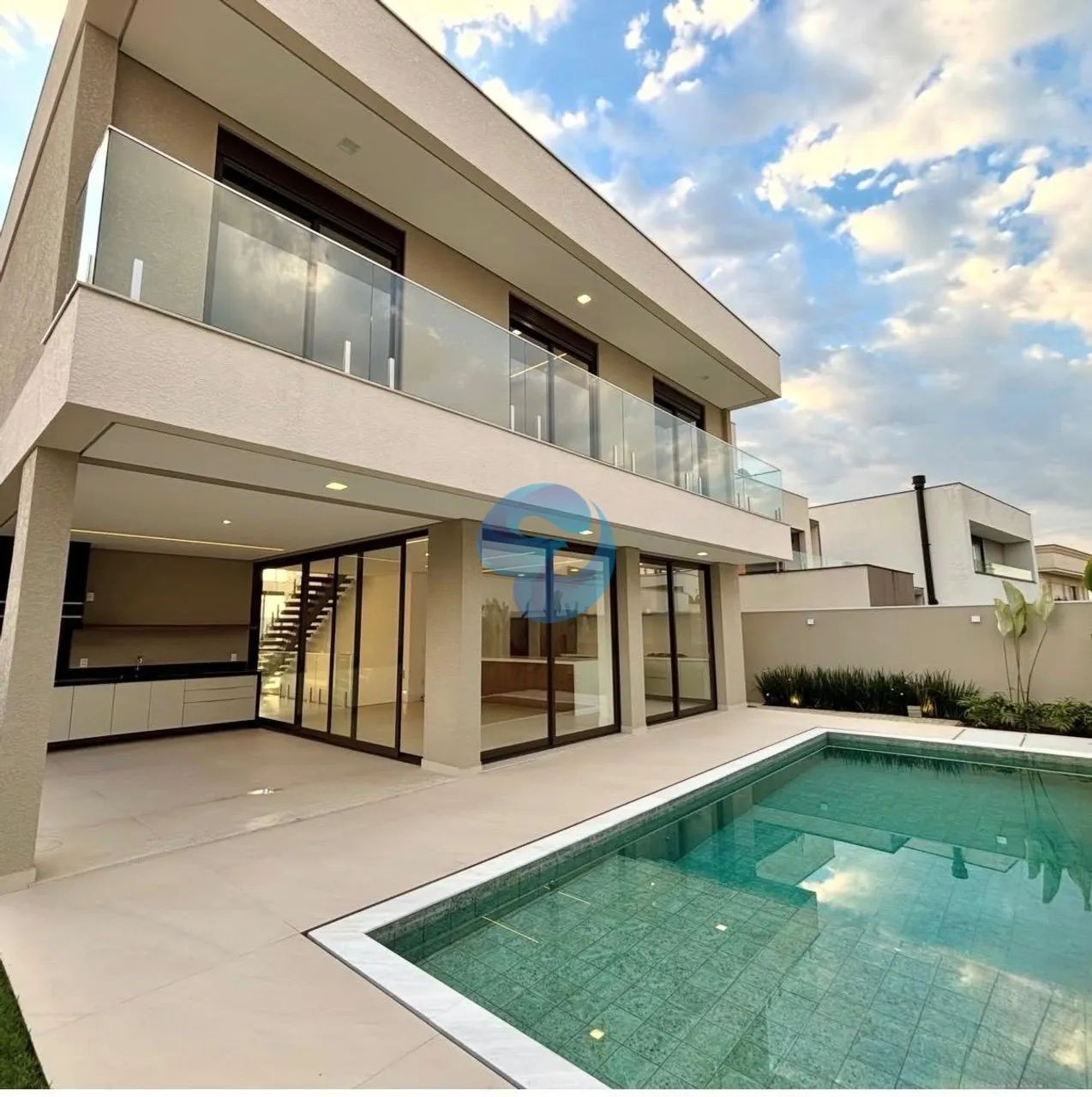 Casa Nova de Alto Padrão com 5 Suítes e Piscina | Alphaville 3 Chamada