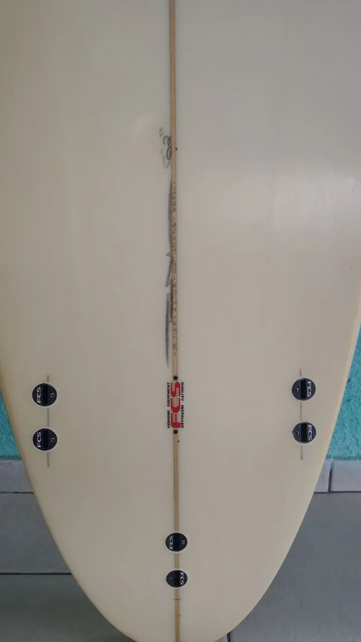 Prancha de Surf Ricardo Martins 6'2 (Triquilha FCS) + Deck + Quilhas de Brinde - Foto 5