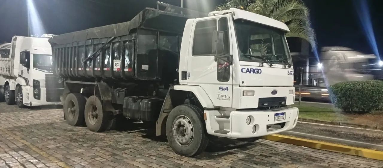 Ford cargo  2425 caçamba traçado - Foto 4