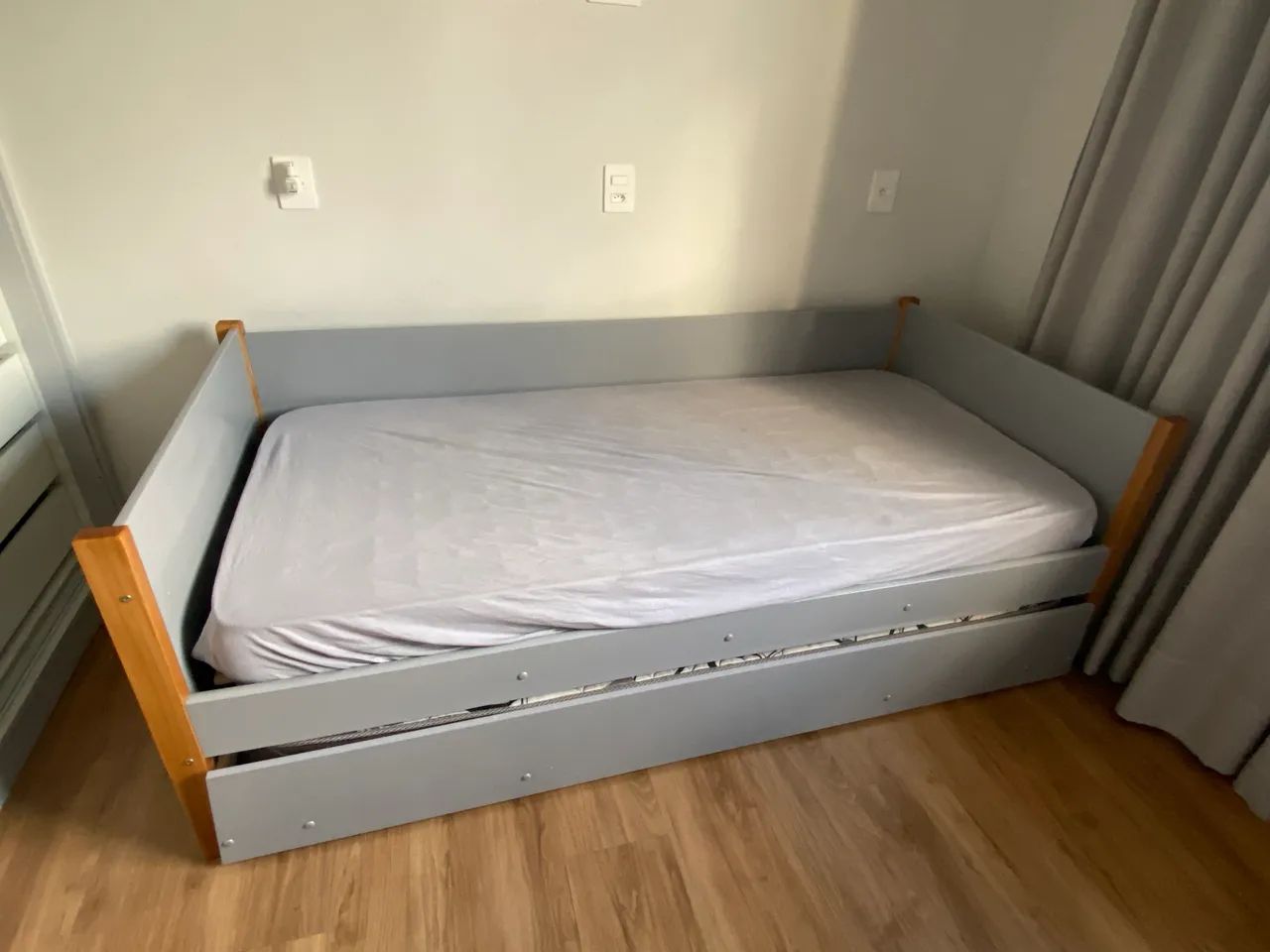 Cama solteiro com auxiliar 