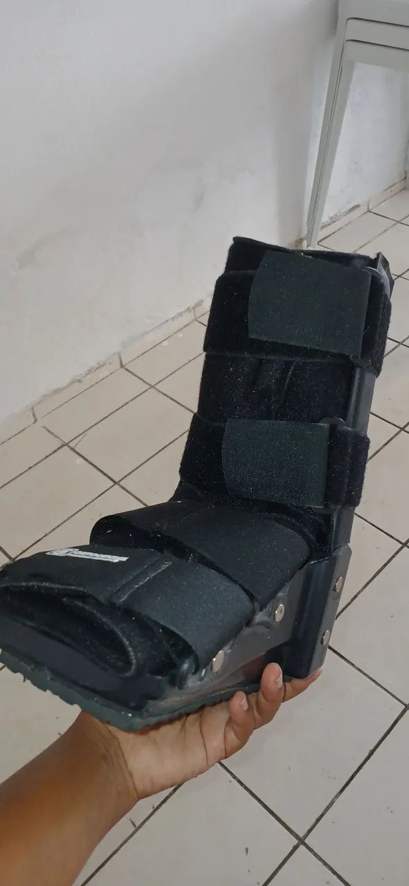 Bota ortopédica e duas Moletas. - Foto 2