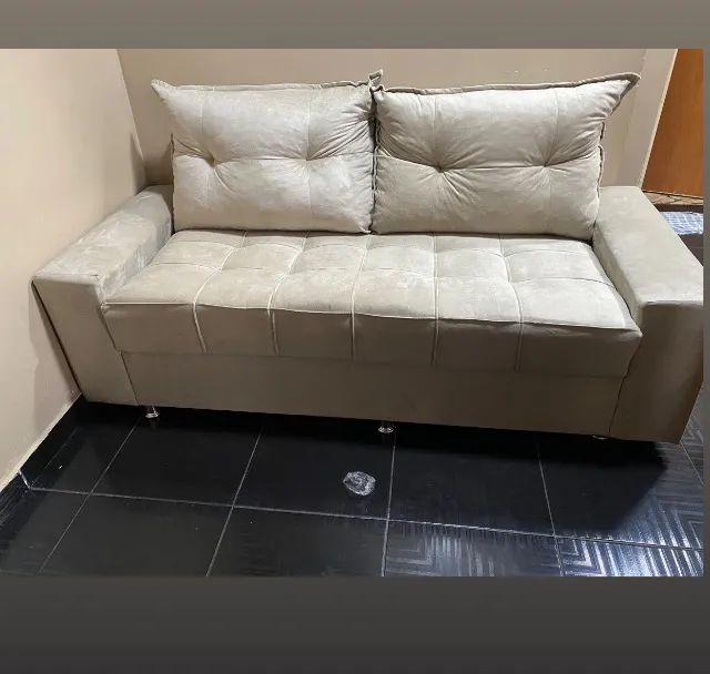 SOFÁ DE 3 lugares. Disponível 