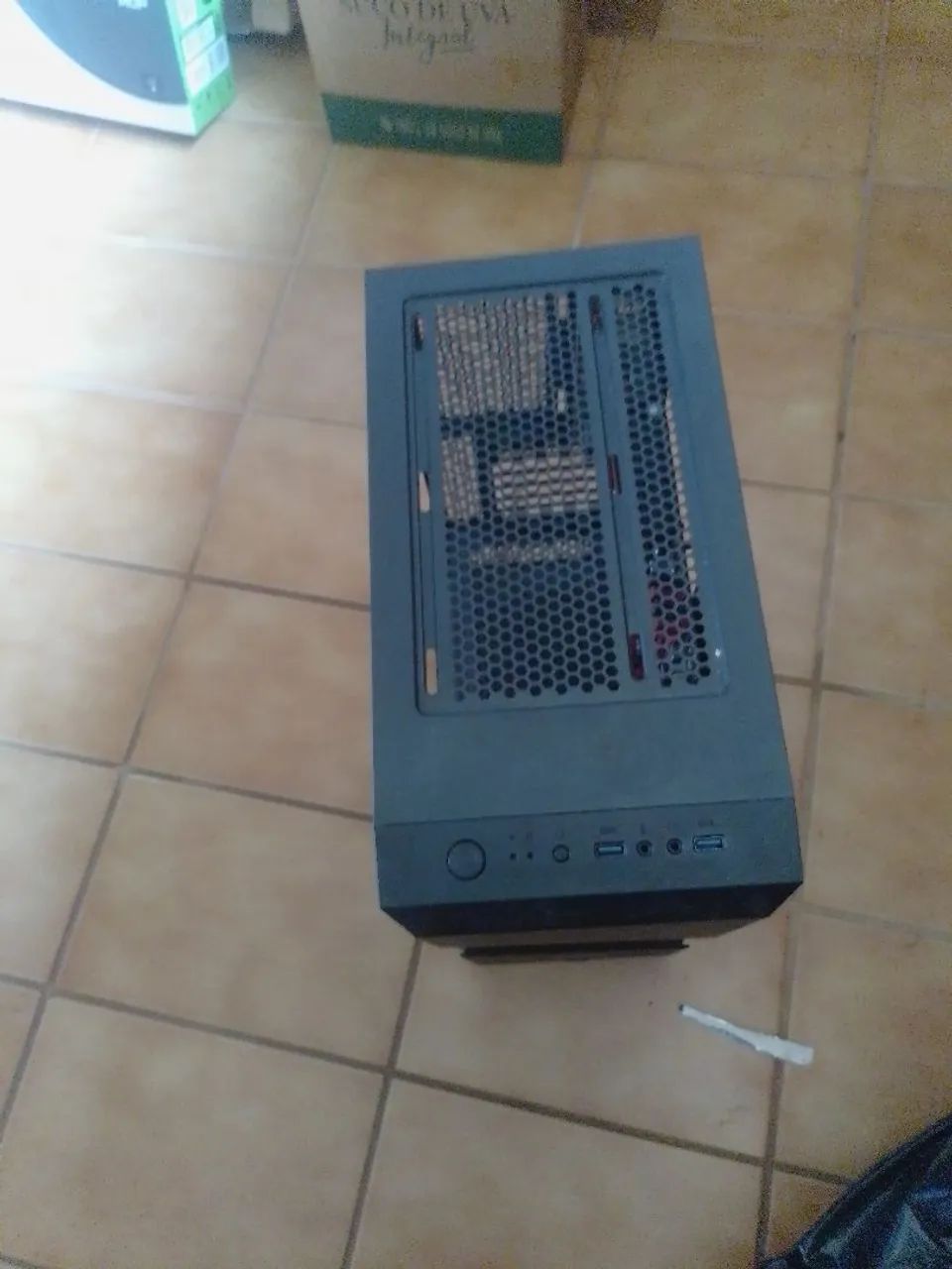 Gabinete + Placa mãe x470 (Slots 1 e 2 quebrados) - Foto 2