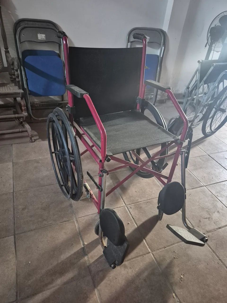 Cadeira de Rodas - Foto 2
