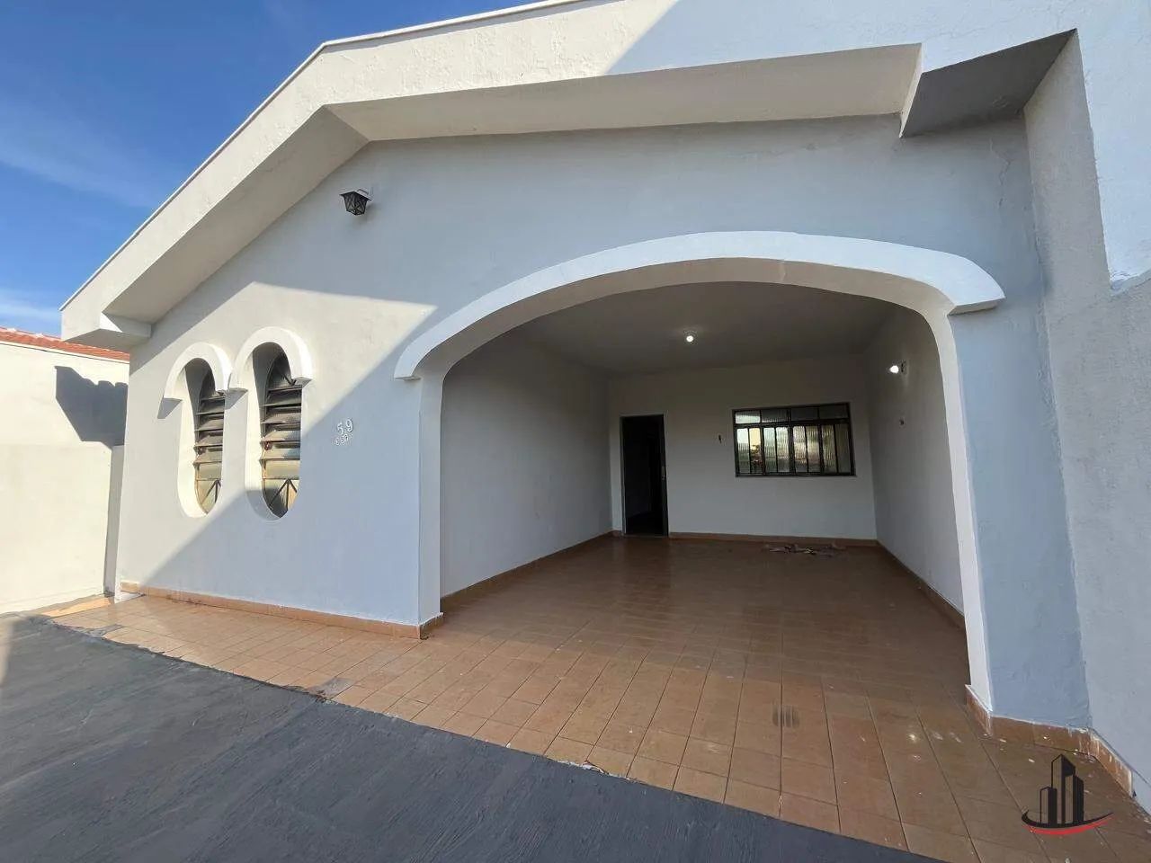CASA AMPLA À VENDA  BAIRRO SANTA MARTA