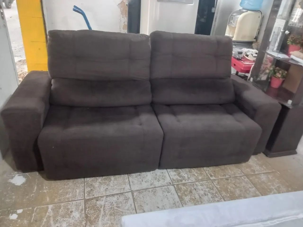 VENDO UM SOFA RETRATO NOVO CONSERVADO