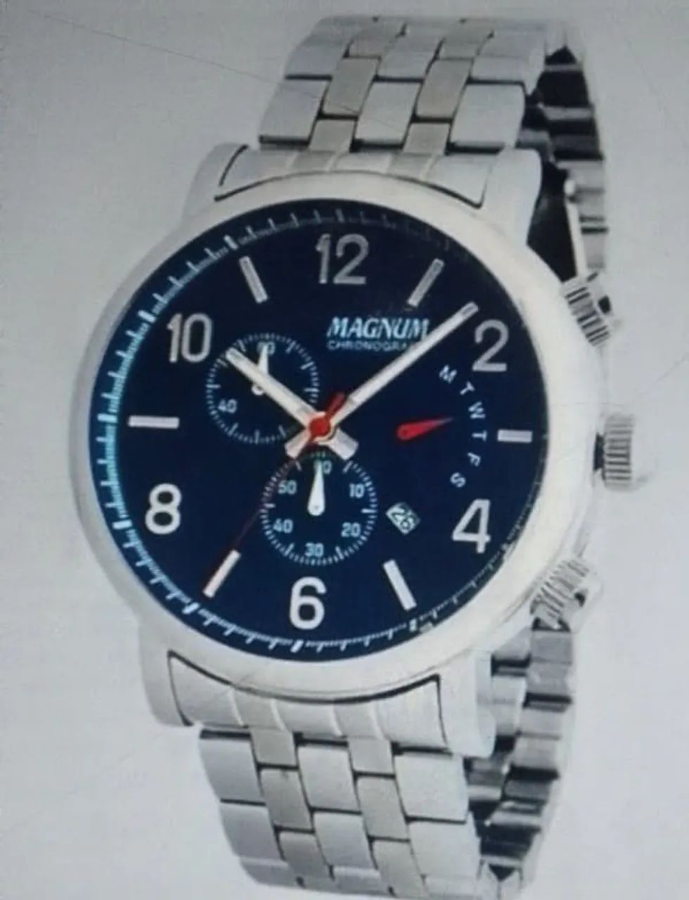 Relógio masculino magnum.