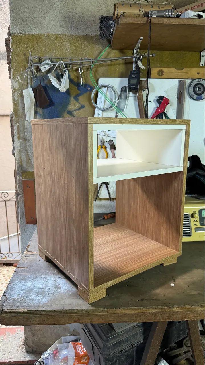 Mesinha de Cabeceira Moderna - Compacta, Elegante e Funcional - Foto 4