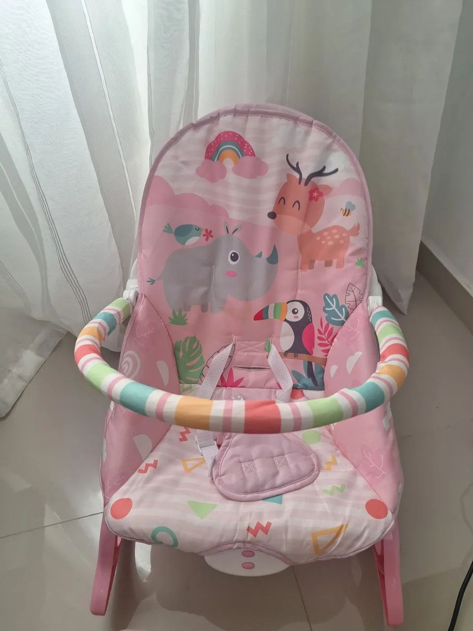 Cadeira de descanso de bebê,  que Vibra e Toca Música 