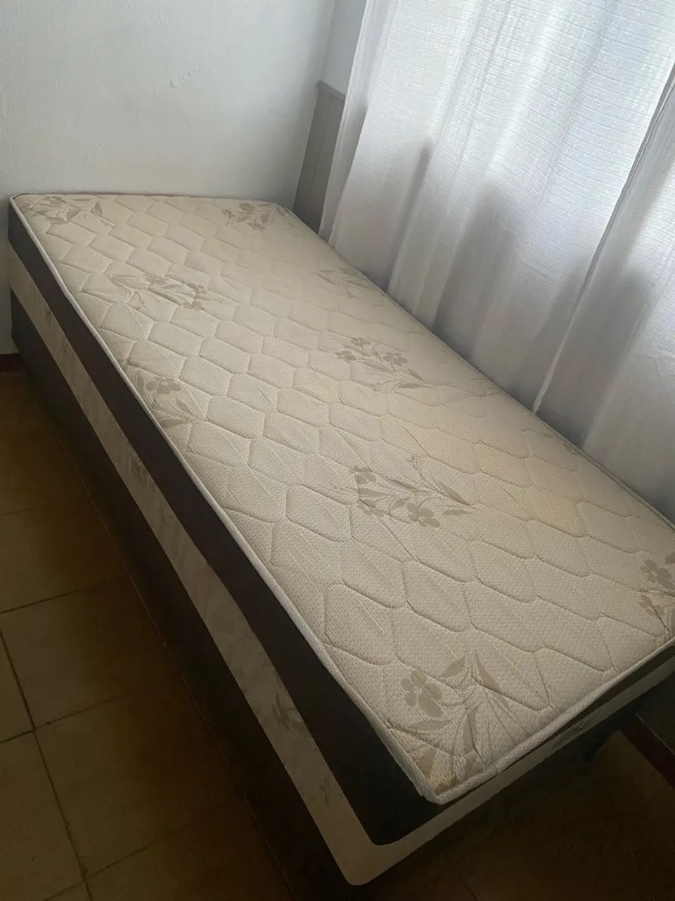 Vendo cama box solteiro
