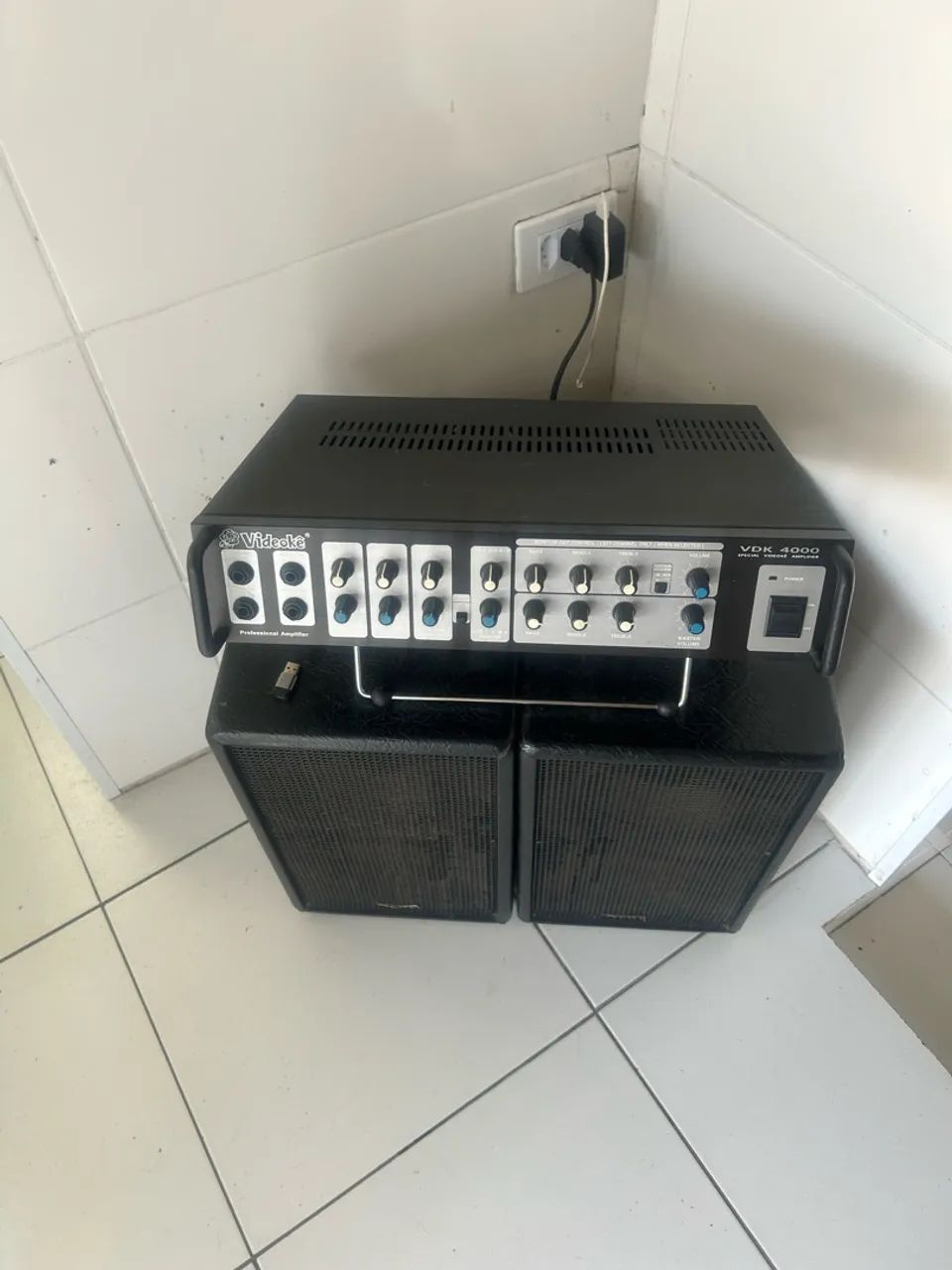 Amplificador e caixas 