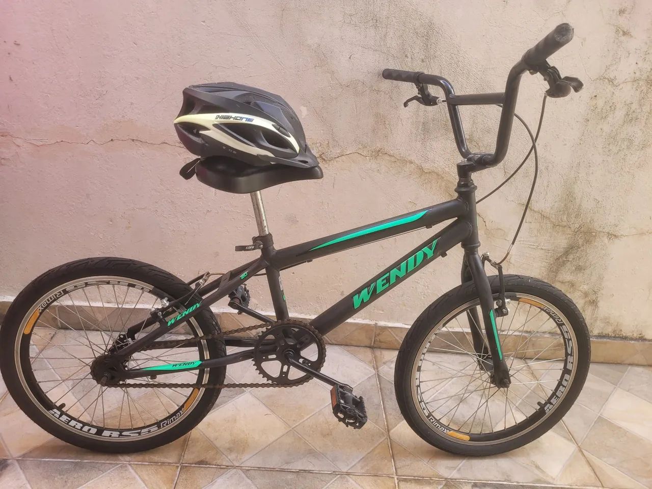 Bicicleta cross aro 20 com capacete  - Foto 2