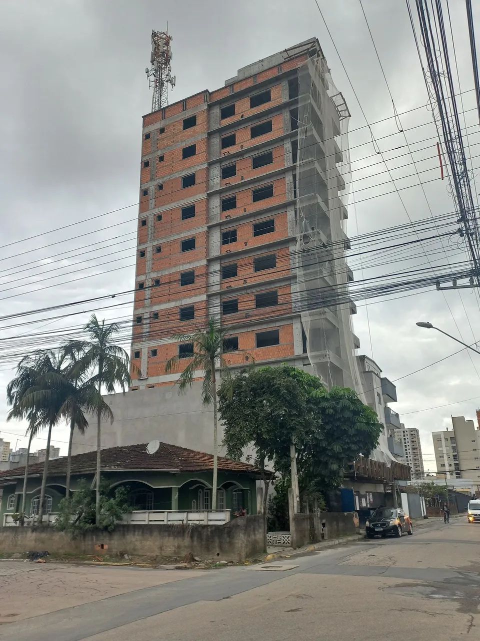 Apartamento em construção com 2 suítes 