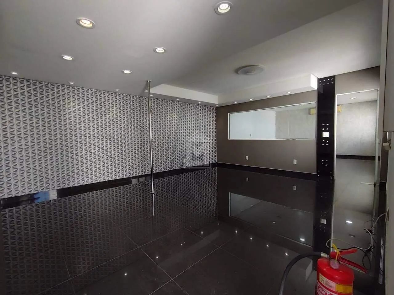 Lívia Machado Imóveis aluga loja comercial com 118,32 m² - Foto 2