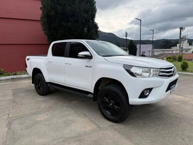 Toyota Hilux CD 4X4 2.8 DIESEL AUT. 2017