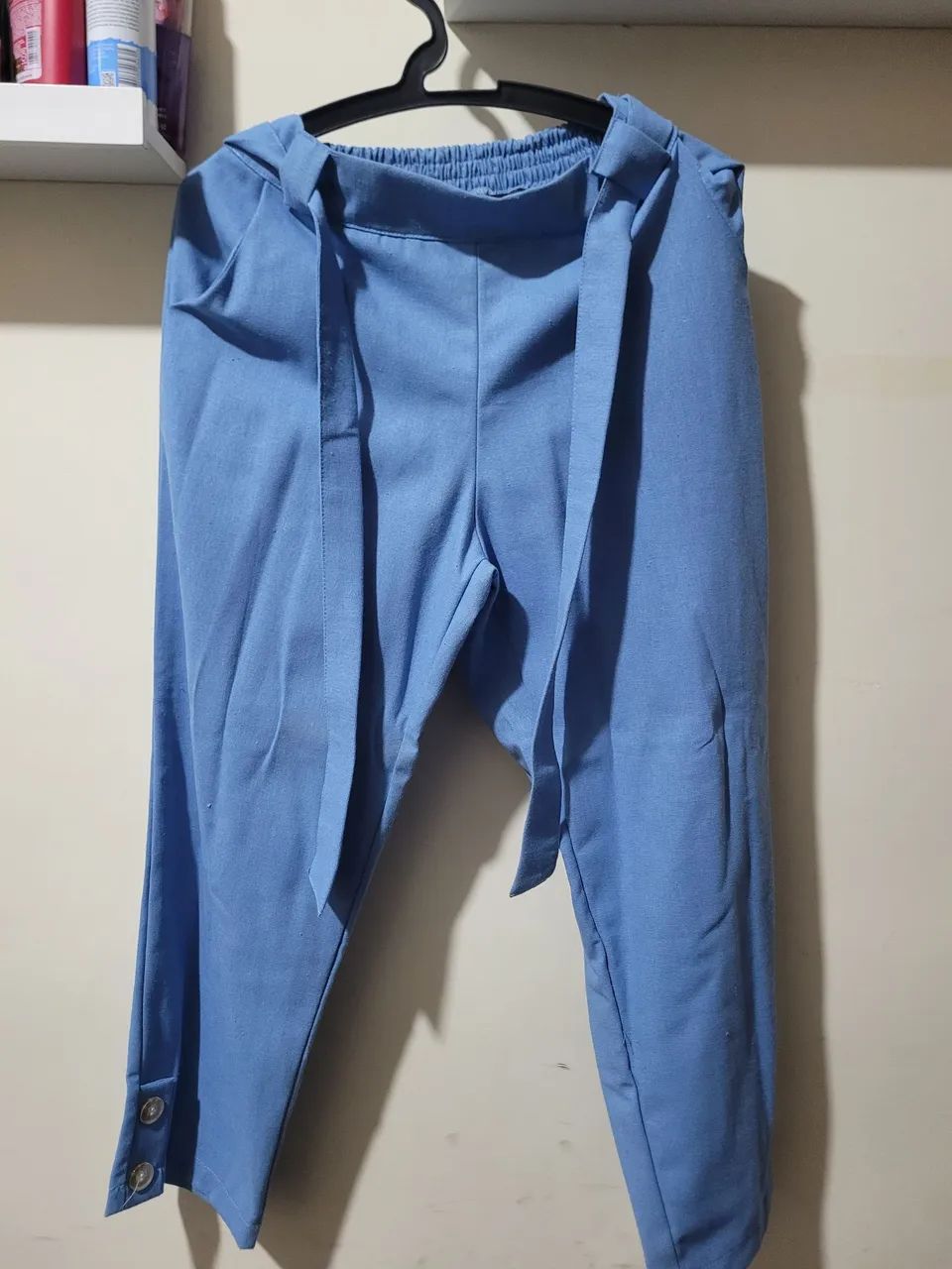 Lote com várias peças roupas - Foto 5