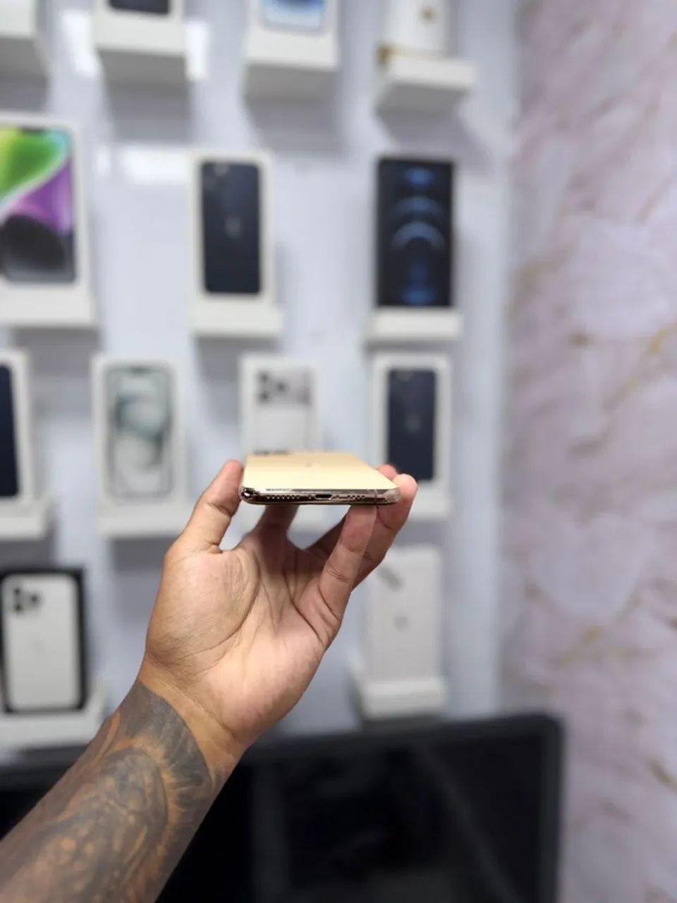 IPHONE 11 PRO MAX 128GB GOLD<br>R$ 1.550,00 TOP - Foto 5