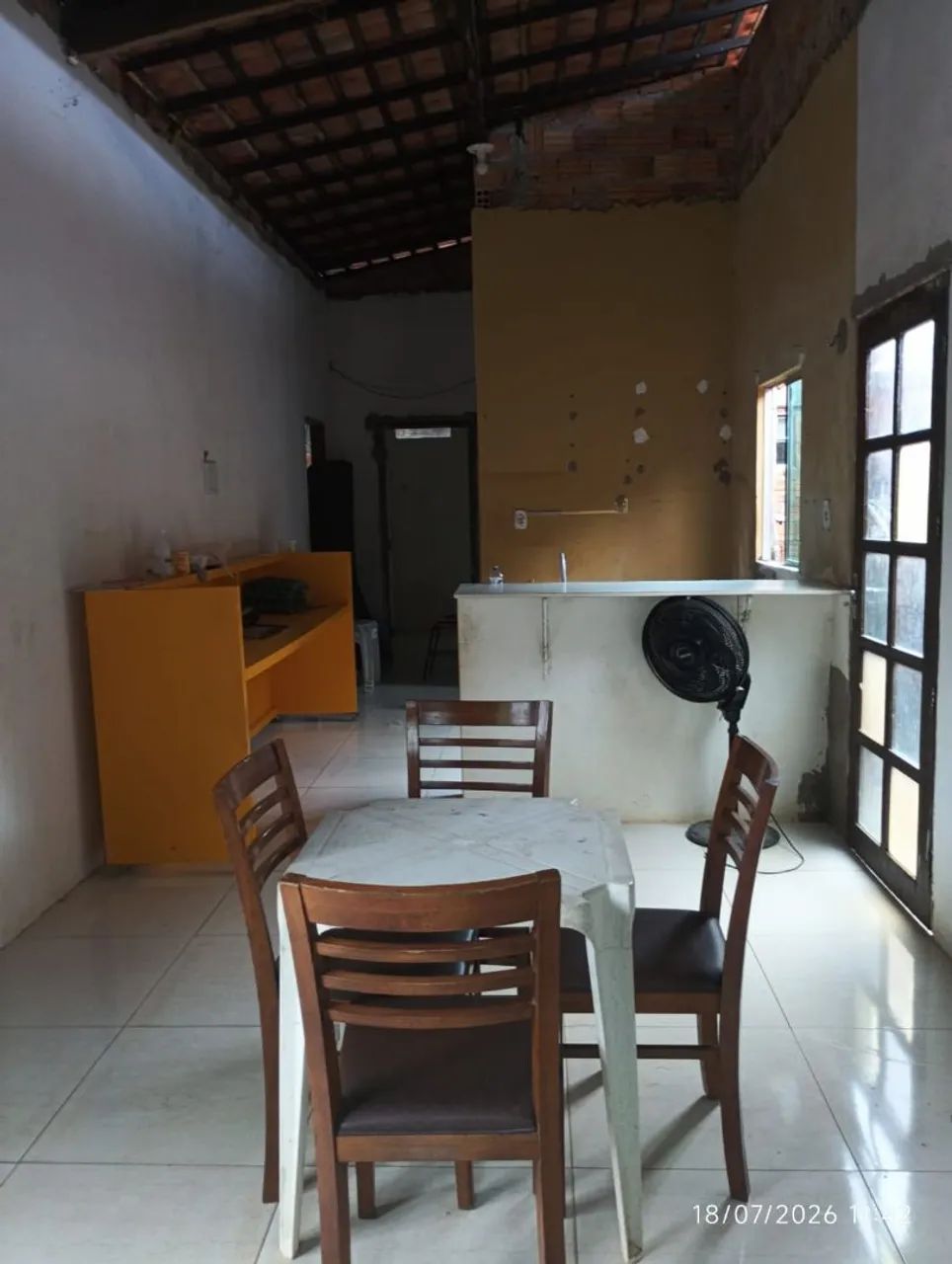 VENDO BALCÃO AMARELO DE MDF COM RODINHAS DE 4 METROS - Foto 2