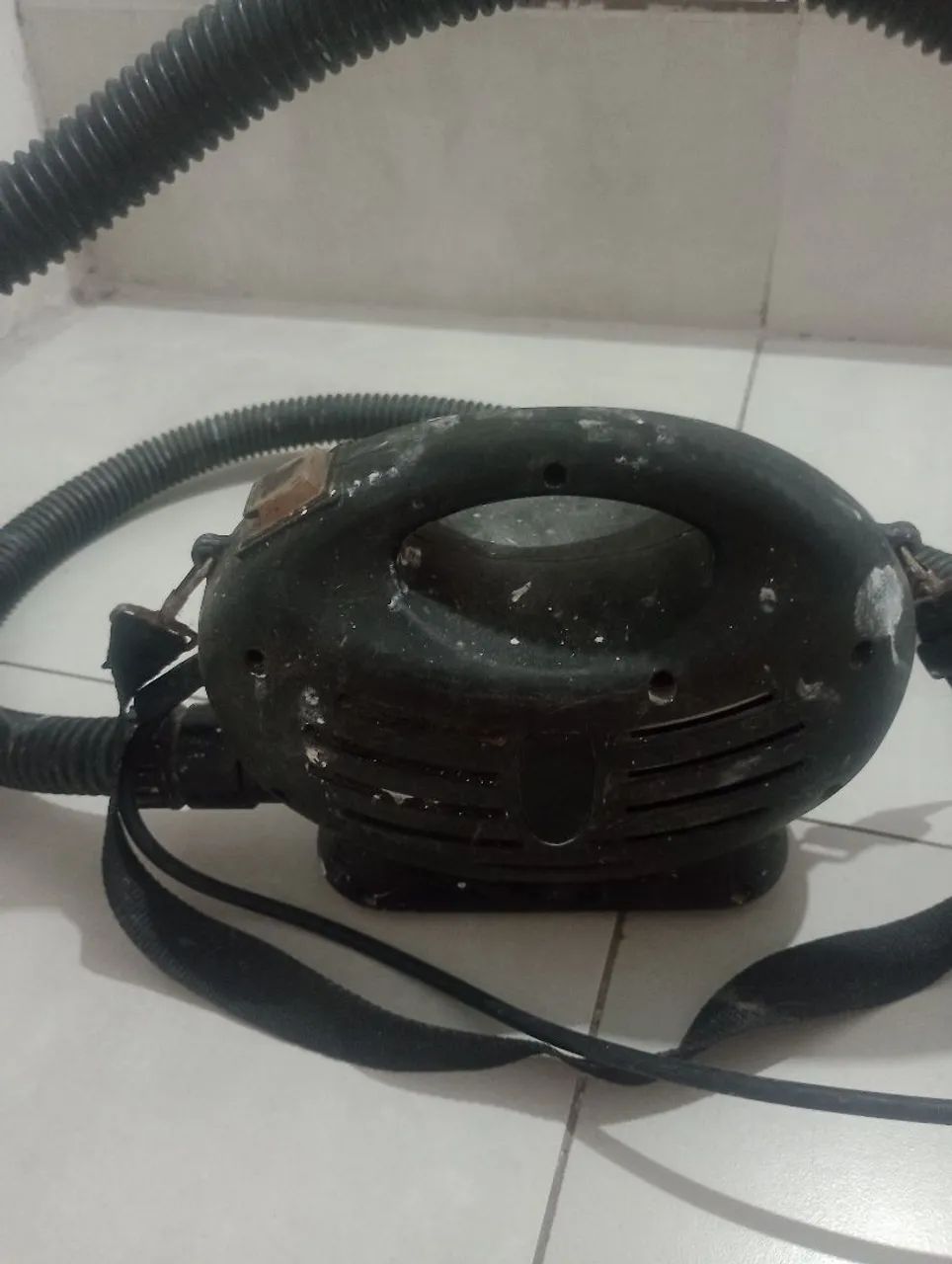 Pulverizador de tinta elétrico portátil com compressor.